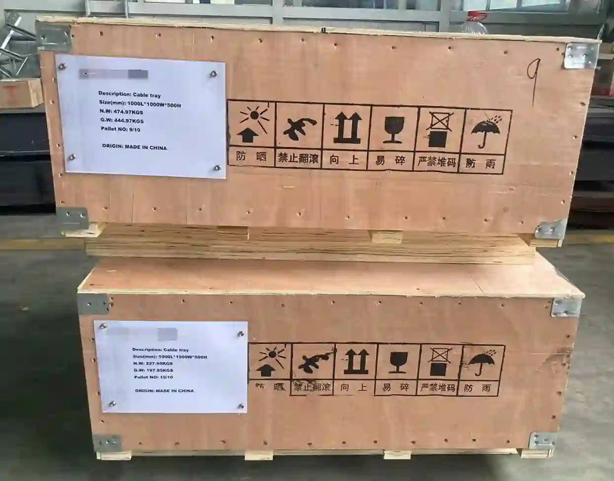 Export crate labelled with description, size and origin, with shipping care marks